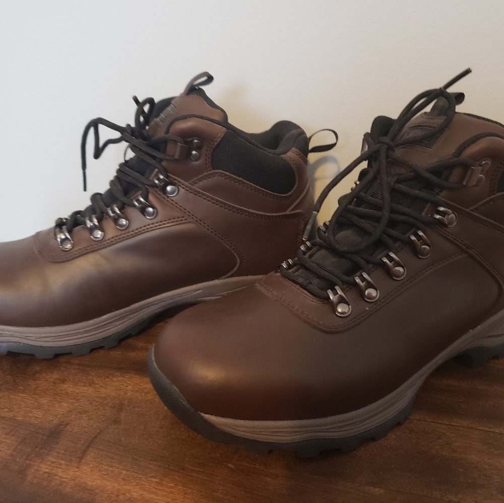 Mens Khombu Boots size 11